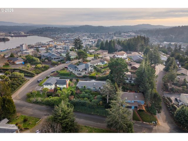 875 SIGNAL Way, Coos Bay, OR 97420