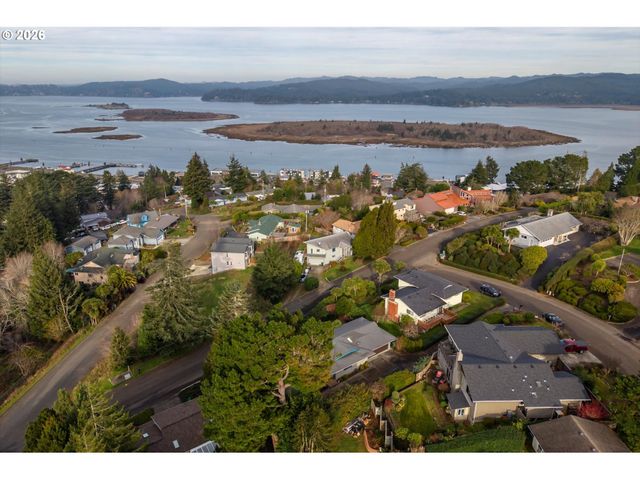 875 SIGNAL Way, Coos Bay, OR 97420