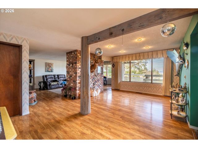 875 SIGNAL Way, Coos Bay, OR 97420