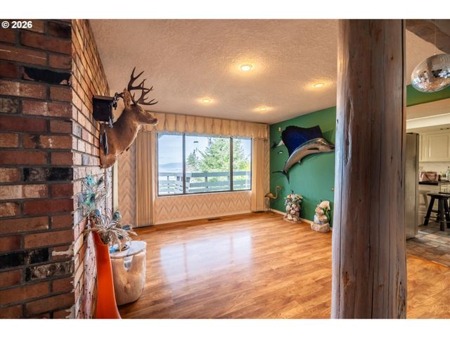 875 SIGNAL Way, Coos Bay, OR 97420