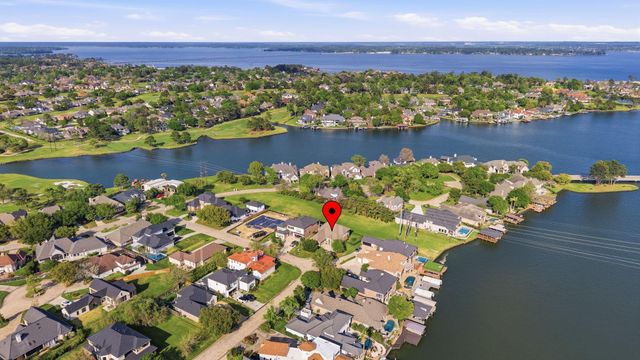 32 Waterford Way, Montgomery, TX 77356