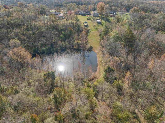 1722 W New Hope Road, Boonville, IN 47601