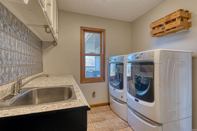 1722 W New Hope Road, Boonville, IN 47601