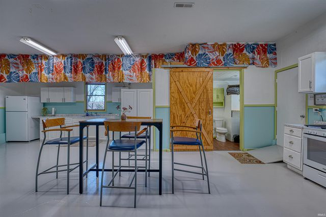 1722 W New Hope Road, Boonville, IN 47601