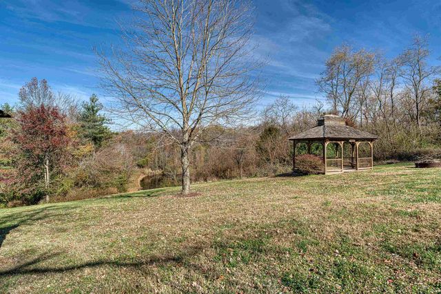 1722 W New Hope Road, Boonville, IN 47601