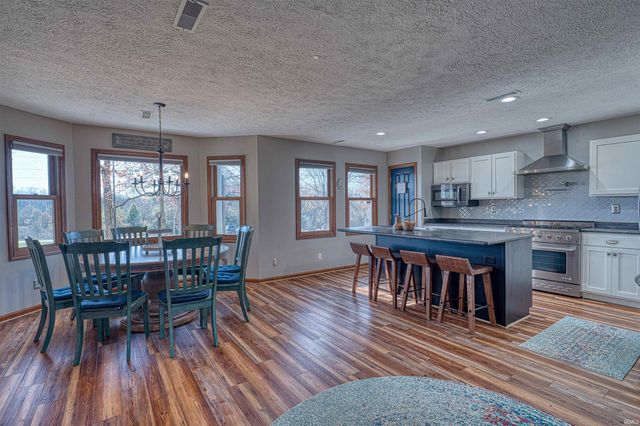 1722 W New Hope Road, Boonville, IN 47601