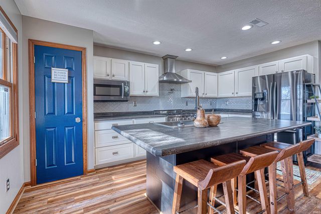 1722 W New Hope Road, Boonville, IN 47601