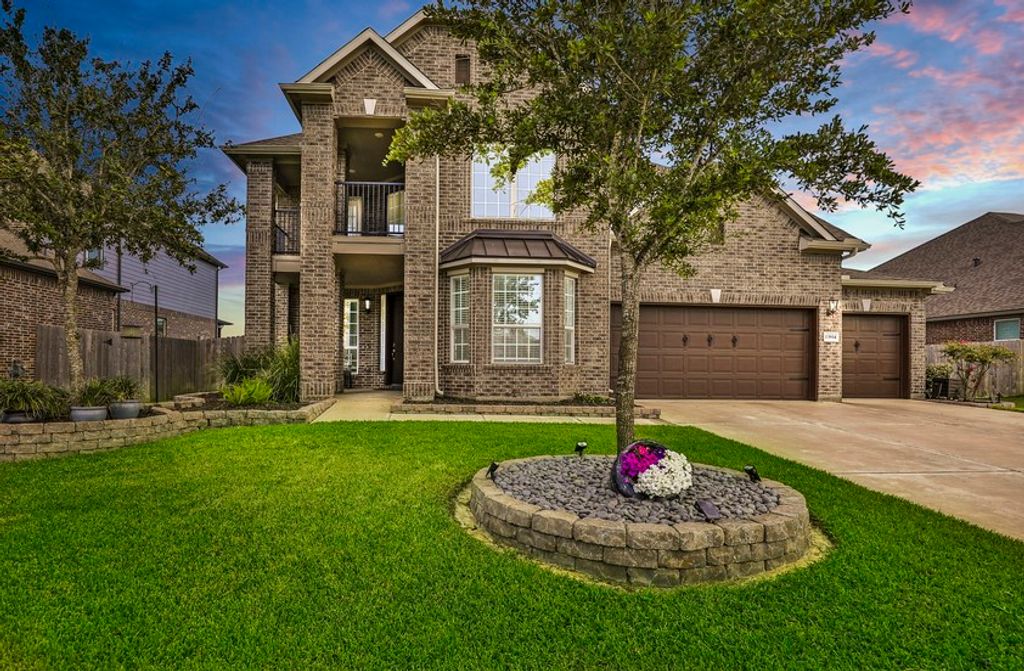 13814 Russell Court, Mont Belvieu, TX 77523