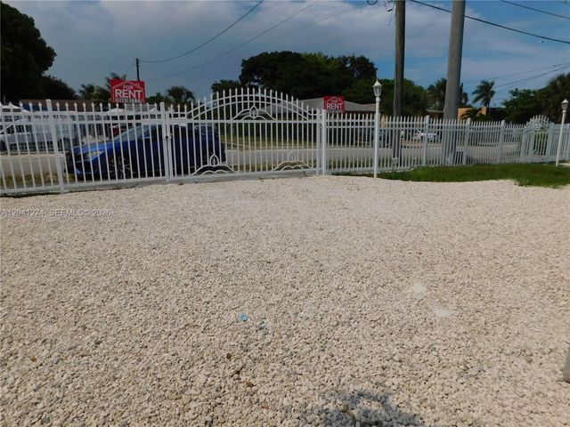 2230 NW 58th St B, Miami, FL 33142