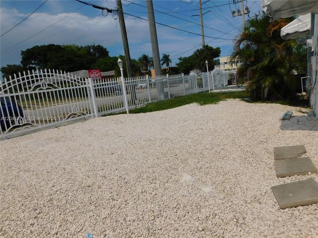 2230 NW 58th St B, Miami, FL 33142