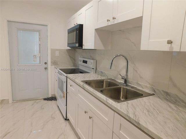 2230 NW 58th St B, Miami, FL 33142