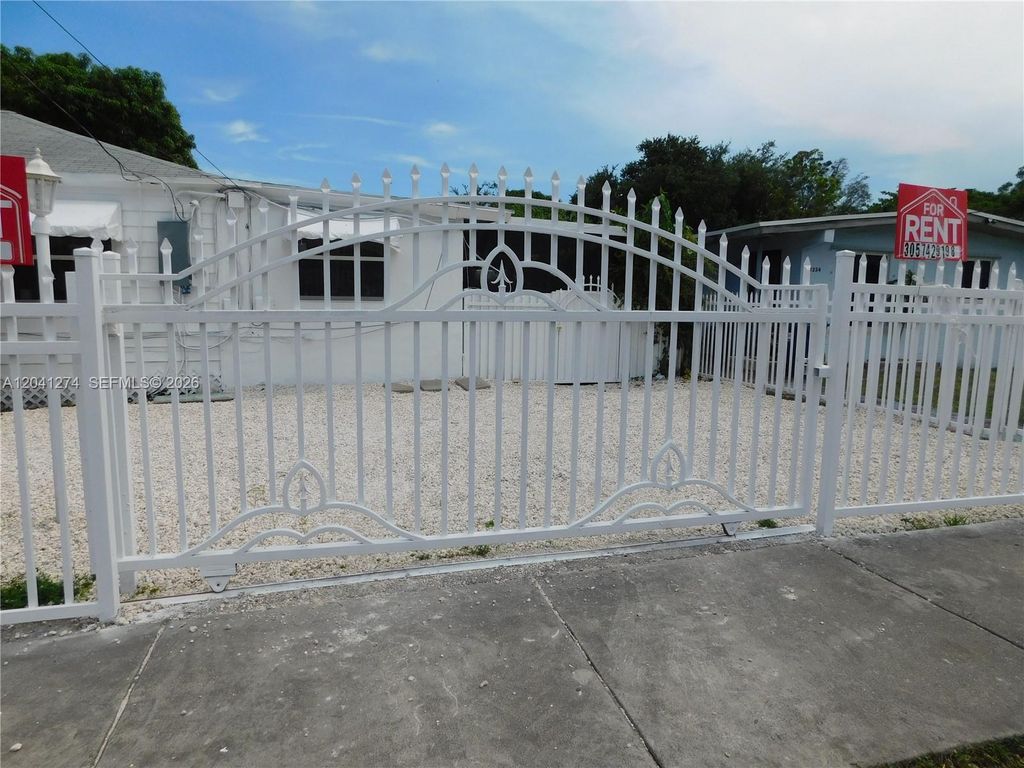 2230 NW 58th St B, Miami, FL 33142