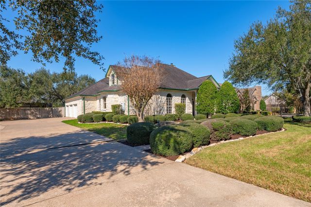 204 Leisure Lane, Friendswood, TX 77546