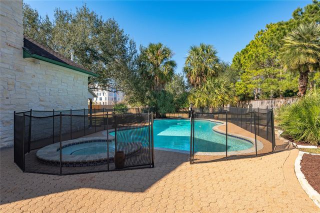 204 Leisure Lane, Friendswood, TX 77546