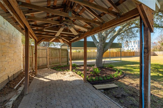 204 Leisure Lane, Friendswood, TX 77546