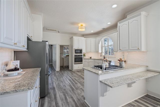 204 Leisure Lane, Friendswood, TX 77546