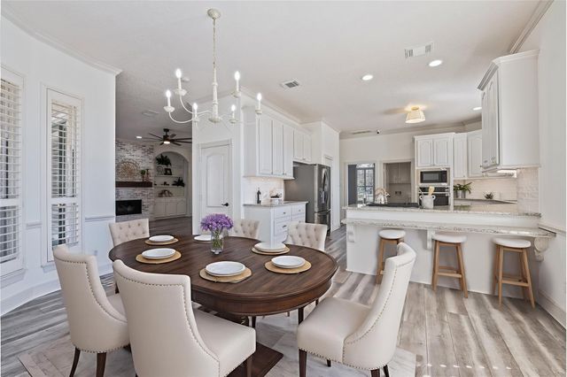 204 Leisure Lane, Friendswood, TX 77546