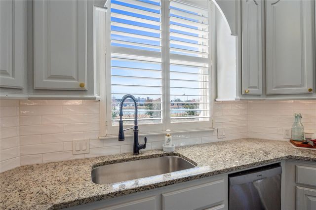 204 Leisure Lane, Friendswood, TX 77546