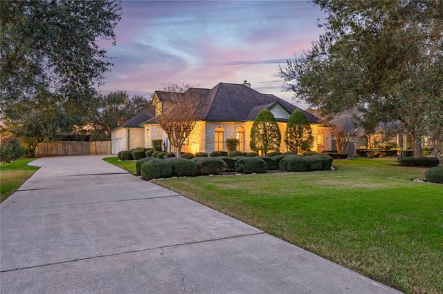 204 Leisure Lane, Friendswood, TX 77546