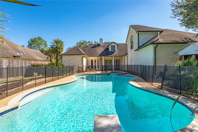 204 Leisure Lane, Friendswood, TX 77546