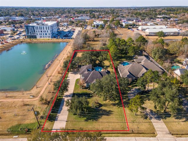 204 Leisure Lane, Friendswood, TX 77546