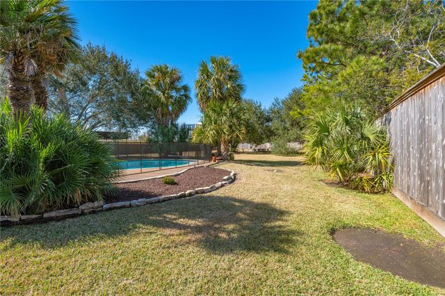 204 Leisure Lane, Friendswood, TX 77546