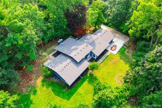 5815 Bloomfield Glens Road, West Bloomfield, MI 48322