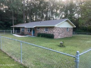 9709 E Cedarcliff Drive, Moss Point, MS 39562