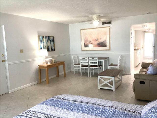 7701 STARKEY ROAD 703, Seminole, FL 33777