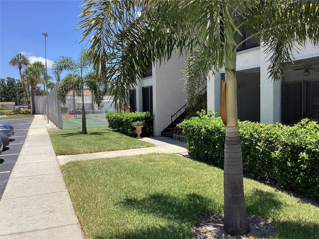 7701 STARKEY ROAD 703, Seminole, FL 33777