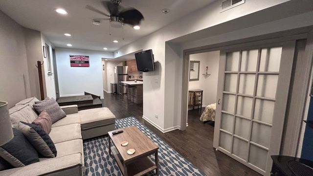 1123 W Addison Street, Chicago, IL 60613