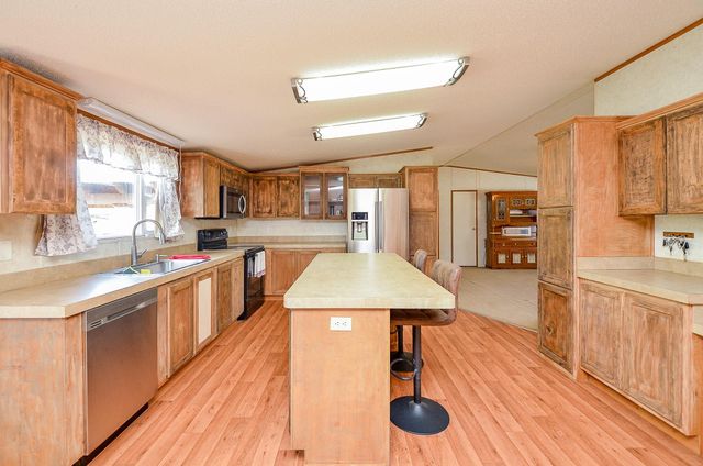 5440 W 7th Street, Sheridan, TX 77475