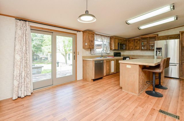5440 W 7th Street, Sheridan, TX 77475