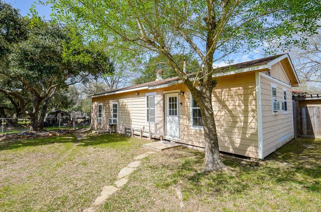5440 W 7th Street, Sheridan, TX 77475
