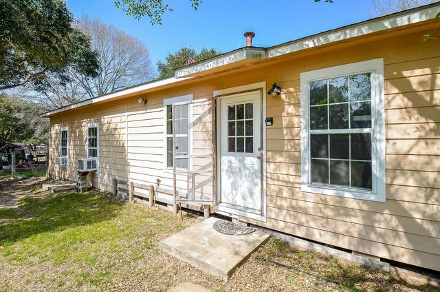 5440 W 7th Street, Sheridan, TX 77475