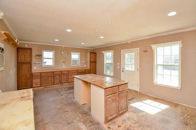 5440 W 7th Street, Sheridan, TX 77475