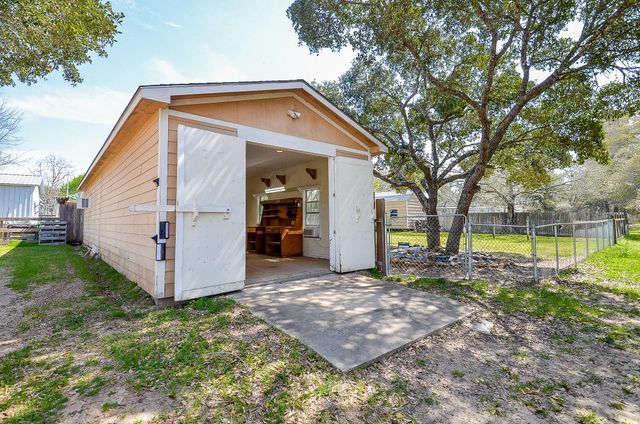 5440 W 7th Street, Sheridan, TX 77475