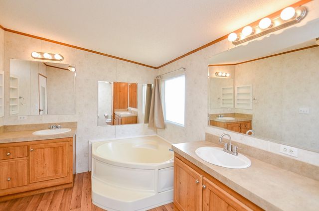 5440 W 7th Street, Sheridan, TX 77475