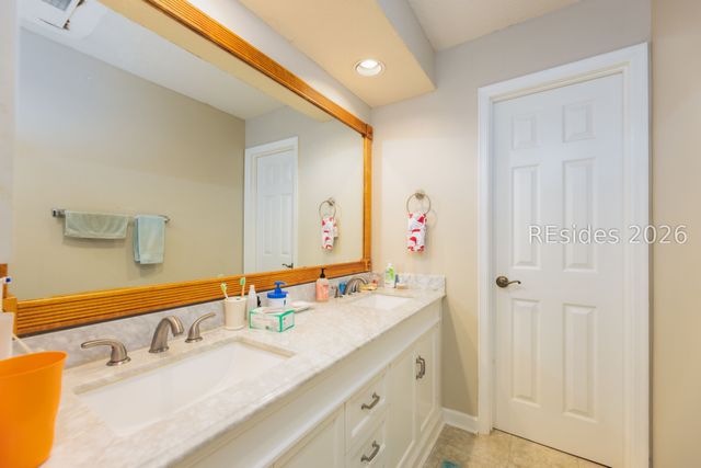 50 Yacht Cove Dr Apt 230, Hilton Head Island, SC 29928