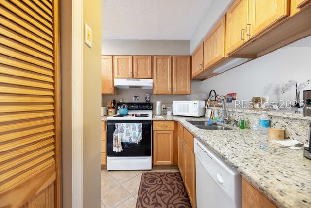 50 Yacht Cove Dr Apt 230, Hilton Head Island, SC 29928