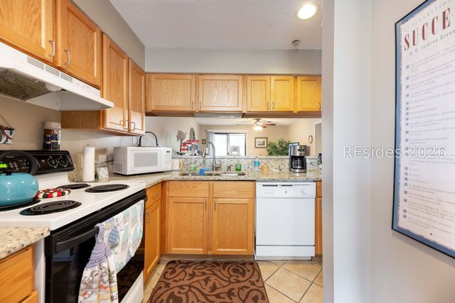 50 Yacht Cove Dr Apt 230, Hilton Head Island, SC 29928