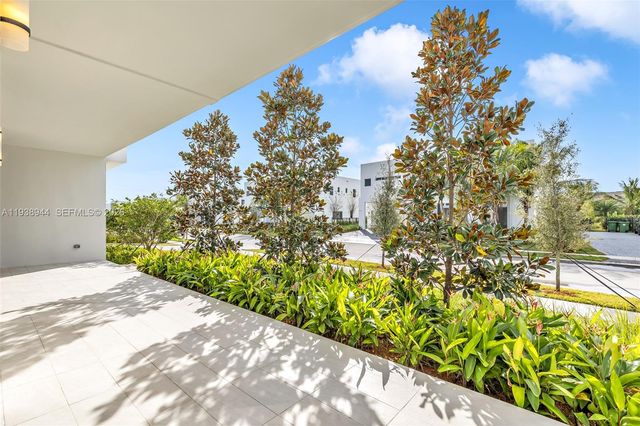 16699 N Botaniko Drive N, Weston, FL 33326