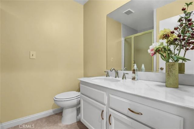 18242 Burbank Boulevard 8, Tarzana, CA 91356