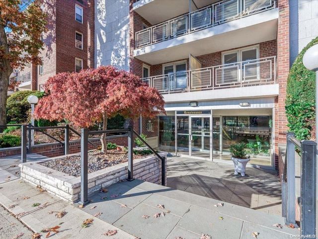 110 Brooklyn Avenue 2U, Freeport, NY 11520