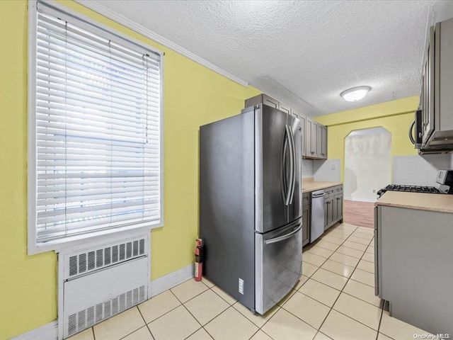 110 Brooklyn Avenue 2U, Freeport, NY 11520