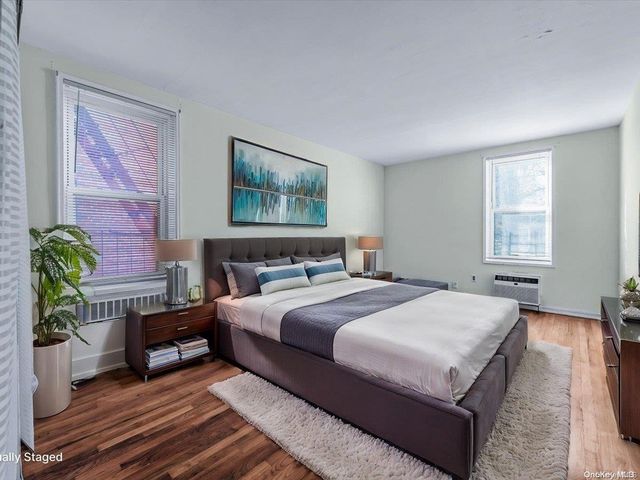 110 Brooklyn Avenue 2U, Freeport, NY 11520