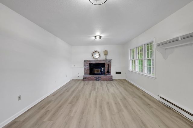 210 Strong St, Amherst, MA 01002