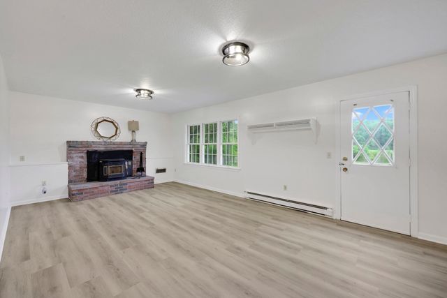 210 Strong St, Amherst, MA 01002