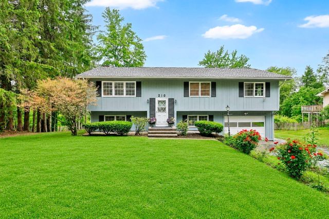 210 Strong St, Amherst, MA 01002