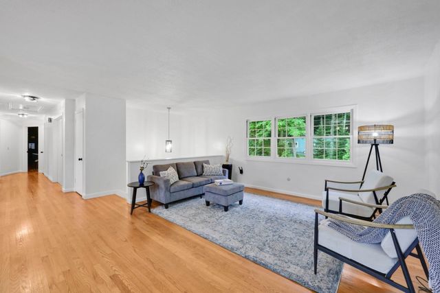 210 Strong St, Amherst, MA 01002
